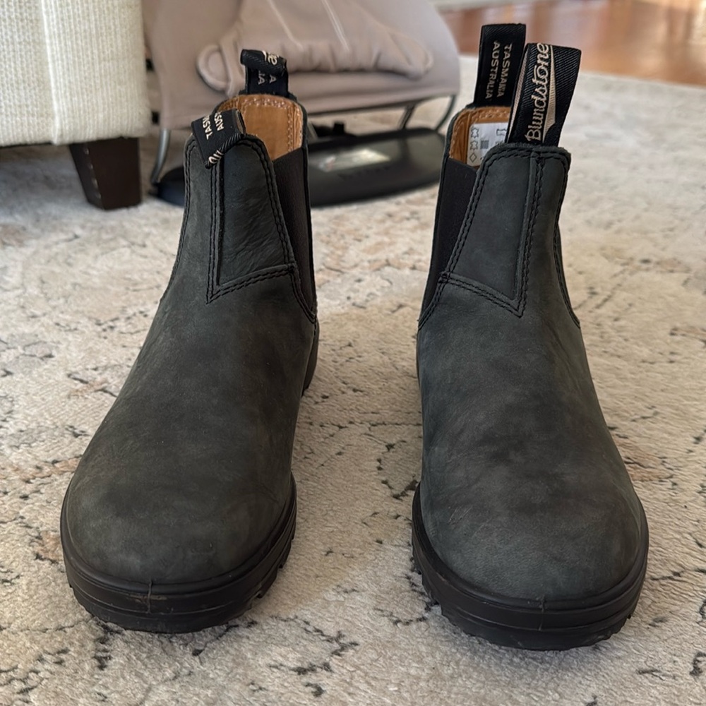 Blundstone BL587 Classic 550 Classic Chelsea Boot in Rustic Black AU 4.5/US 7.5